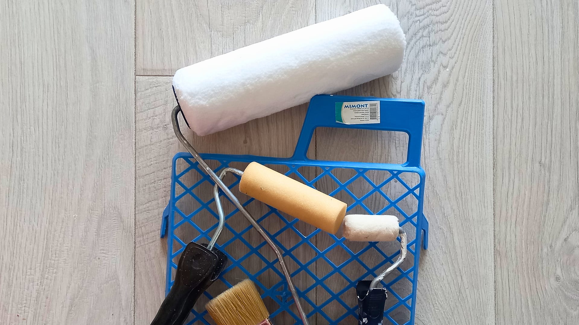 Veliki valjak za krečenje, mali valjak i četka