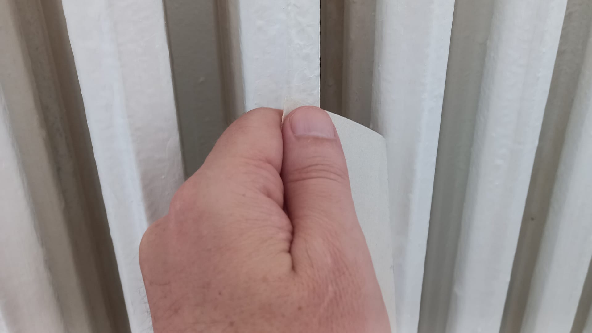 Šmirglanje kao priprema za fabanje radijatora