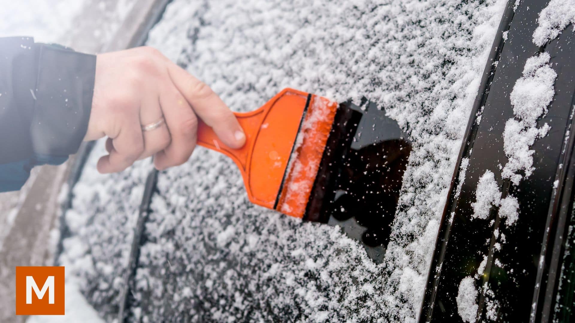 stvari za zimu u kući i automobilu - alat za auto zimi