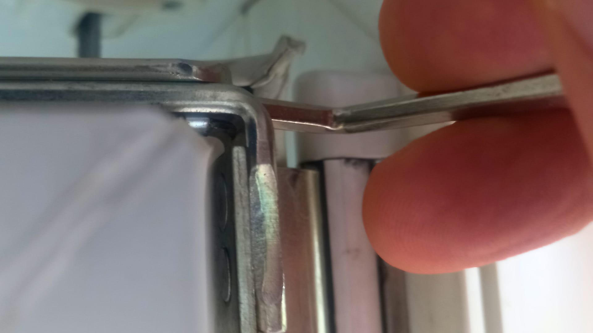 Održavanje PVC stolarije podrazumeva i podmazivanje okova