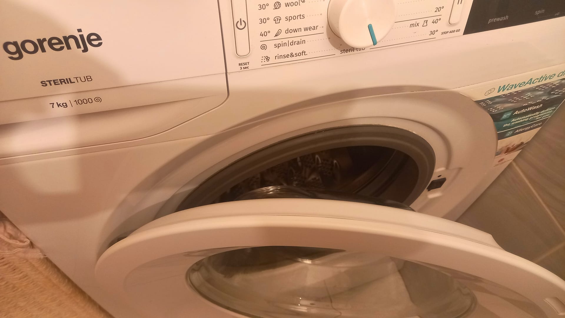 čest razlog zašto veš mašina pušta vodu jeste gumeno dihtovanje vrata veš mašine