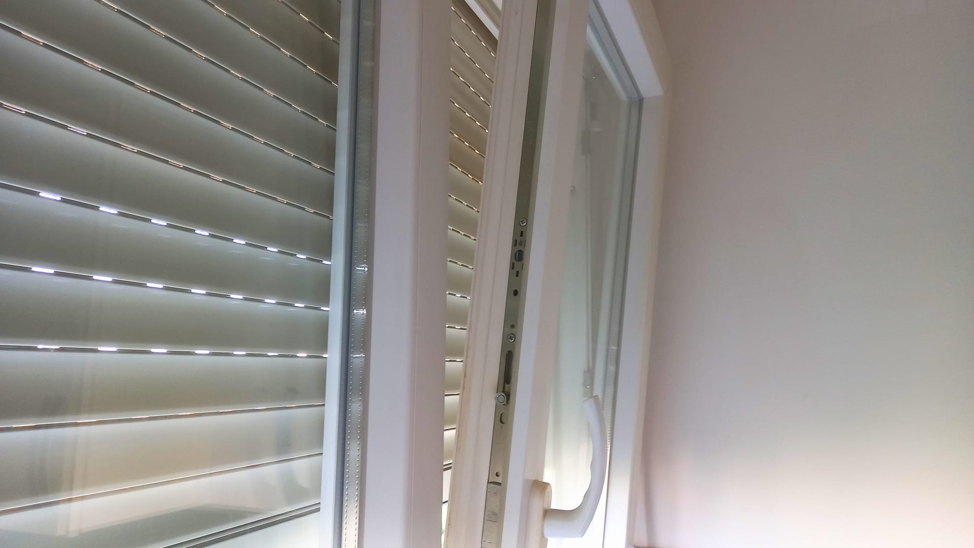 PVC prozor u kip pložaju