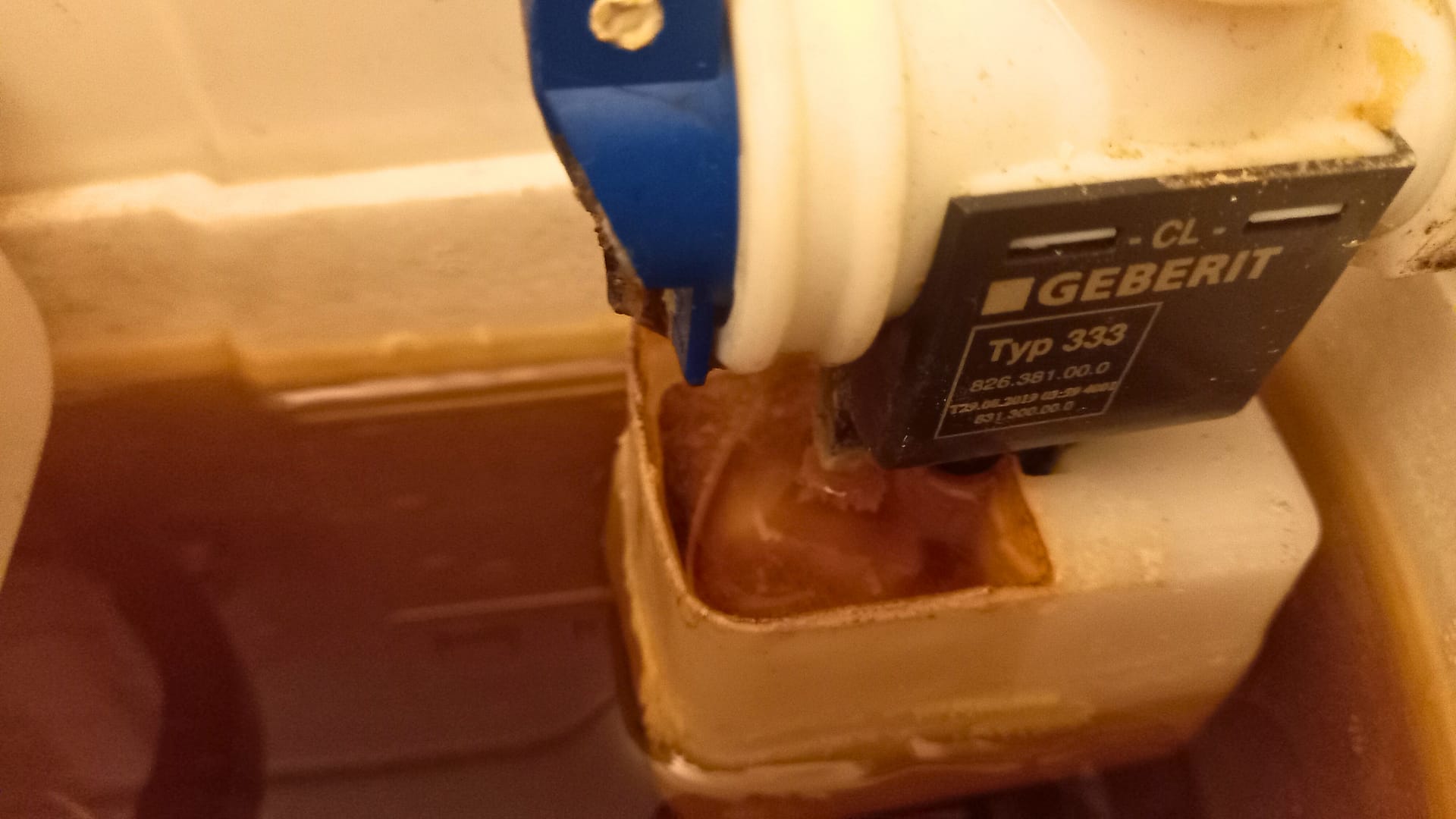 Kvarovi na vodokotliću i popravka vodokotlića